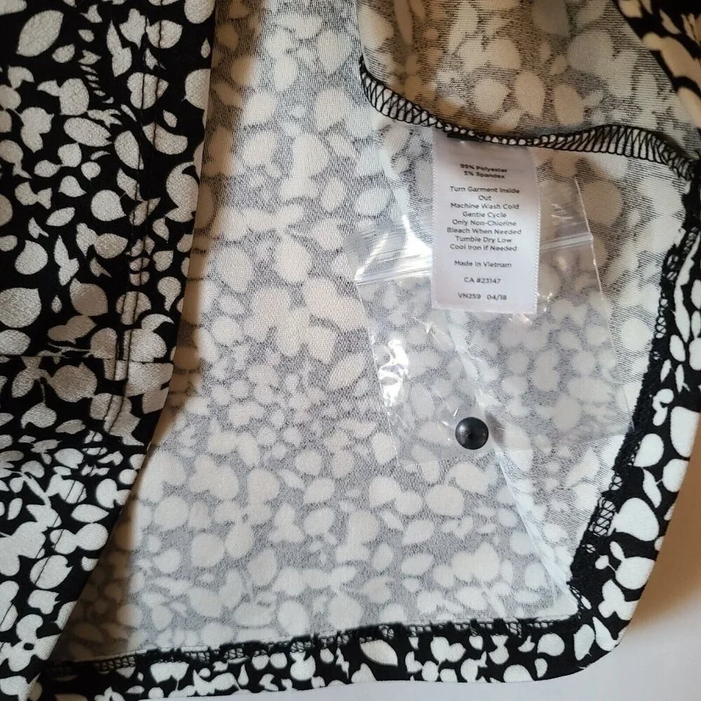 Talbots 3/4 Sleeve Slit Neck Jersey Top Size XS Black Cream Abstract Print NWT - Picture 9 of 11